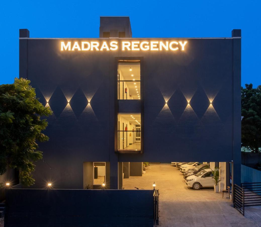 מלון Madras Regency מראה חיצוני תמונה